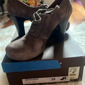 Chie Mihara med-brown colored lace up heel